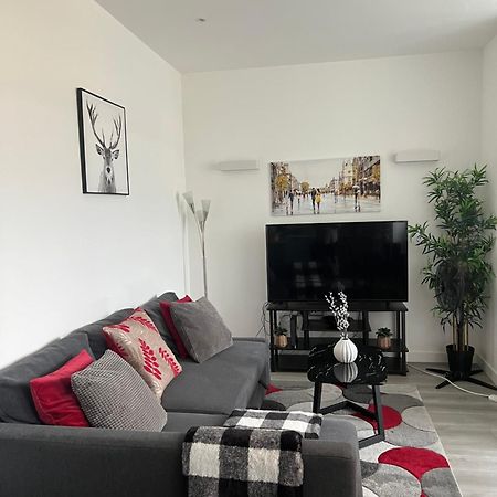 Stylish 2 Bedrooms, 2 Bathrooms With Workspace In 米尔顿凯恩斯 外观 照片