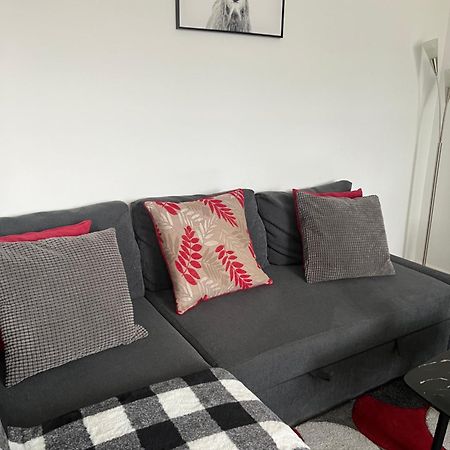 Stylish 2 Bedrooms, 2 Bathrooms With Workspace In 米尔顿凯恩斯 外观 照片