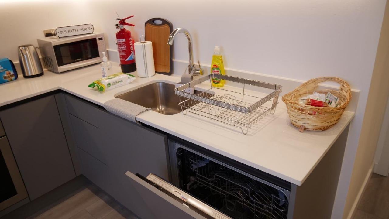 Stylish 2 Bedrooms, 2 Bathrooms With Workspace In 米尔顿凯恩斯 外观 照片