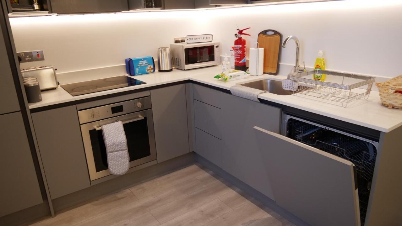 Stylish 2 Bedrooms, 2 Bathrooms With Workspace In 米尔顿凯恩斯 外观 照片