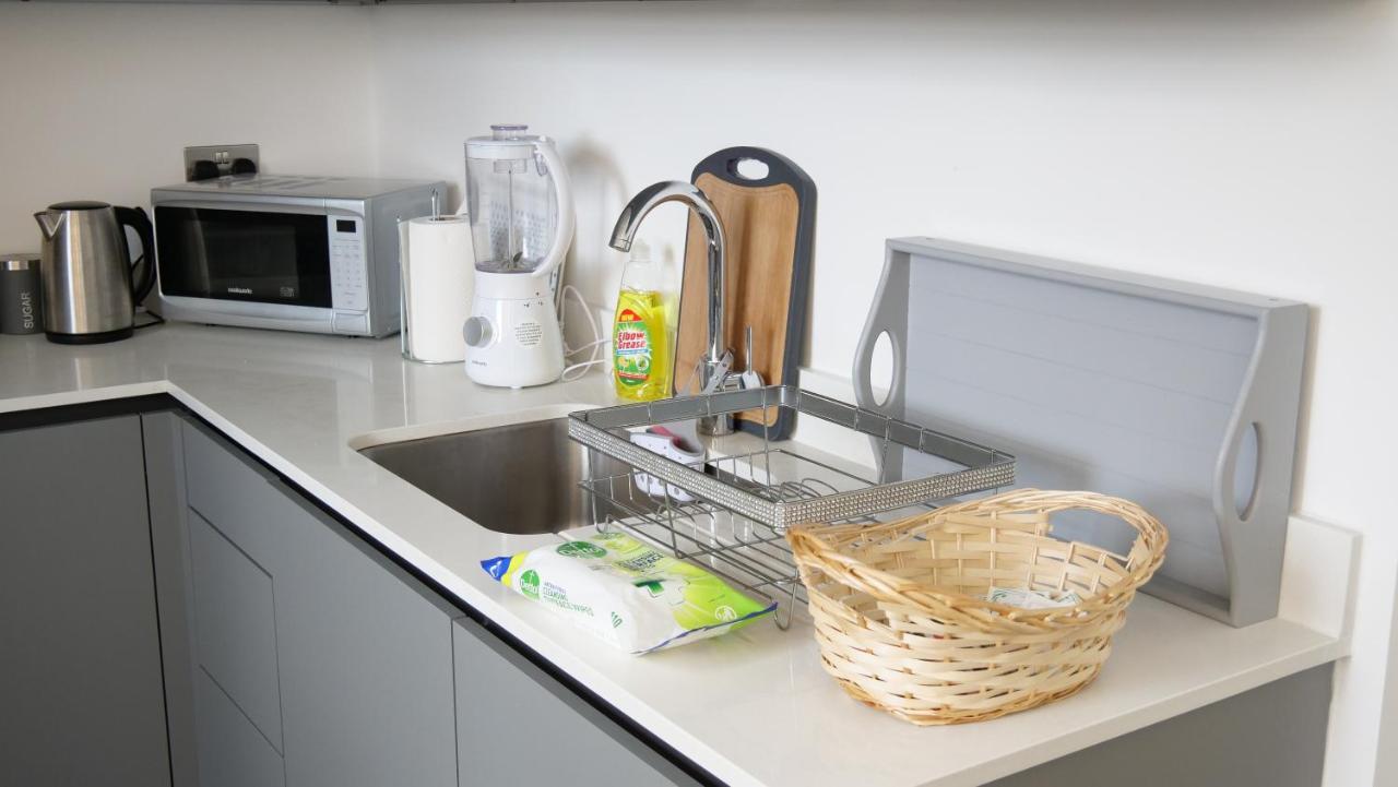 Stylish 2 Bedrooms, 2 Bathrooms With Workspace In 米尔顿凯恩斯 外观 照片